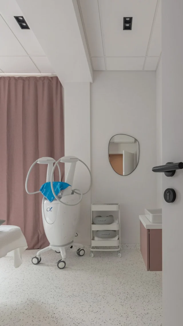 Norite pasiruošti vasarai be chirurginių intervencijų ar skausmingų procedūrų?
Kriolipolizė gali būti Jūsų išeitis!
Tai moderni, neinvazinė procedūra, kurios metu riebalų sankaupos veikiamos šalčiu, o organizmas jas natūraliai pašalina per kelias savaites. Be skausmo, be reabilitacijos, be skalpelio.👉 Kviečiame registruotis nemokamai konsultacijai🎁 Išbandykite kriolipolizės procedūrą su –20 % nuolaidaRegistracija:📞 +370 686 11 311✉️ info@idclinic.lt